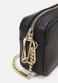Tommy Hilfiger TIMELESS CHAIN CAMERA BAG - Cross body bag - black