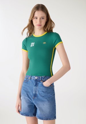 CROP CON STAMPA NUMERO - T-shirt con stampa - verde