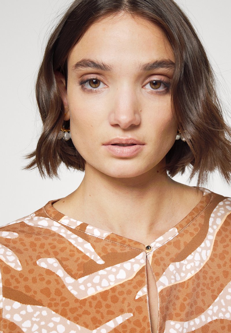 Damen Kleider | Marc Cain Langarmshirt riad/hellbraun - NA57228 Damen Kleider | Marc Cain Langarmshirt riad/hellbraun - NA57228