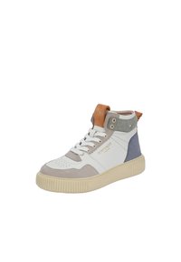 Hochschnittige Sneaker aus weißem Leder mit grauen Wildlederakzenten, einer beige Gummisohle und einem hellbraunen Lederheel-Tab. Goldene Branding auf der Seite.