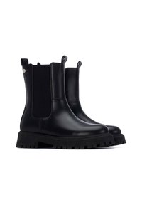 Botas de cuero negro hasta el tobillo con paneles laterales elásticos, tiradores y suelas de goma gruesas con surcos profundos para mayor tracción.