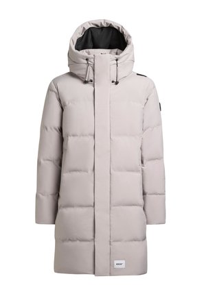 Světle béžová péřová bunda s vysokým límcem, černou vnitřní podšívkou, nastavovací kapucí, předním zipem a logem na spodním lemu.