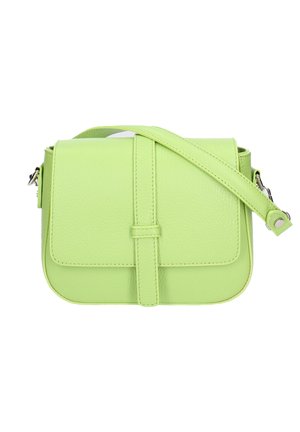 Petit sac bandoulière en cuir vert citron avec rabat avant et sangle ajustable, texture lisse, et ferrures de couleur argentée.