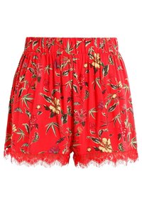 Shorts rossi a fiori con vita elastica, caratterizzati da un orlo in pizzo testurizzato e una combinazione di fiori verdi e gialli su tutto il tessuto.