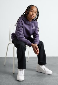 Nike Sportswear CLUB UNISEX - Bluză de molton - dark raisin/white