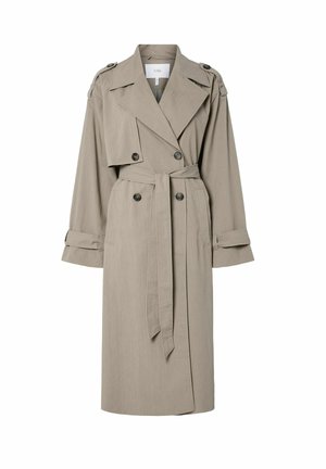 Trench coat beige de tela ligera, con un frente de doble botonadura, solapas anchas, cintura ceñida con cinturón y detalles de botones en las mangas.
