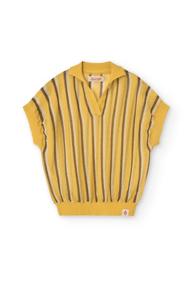 Gulstribet kortærmet sweater med V-hals og ribbet kant. Har skiftevis lysere og mørkere striber samt blødt tekstureret stof.