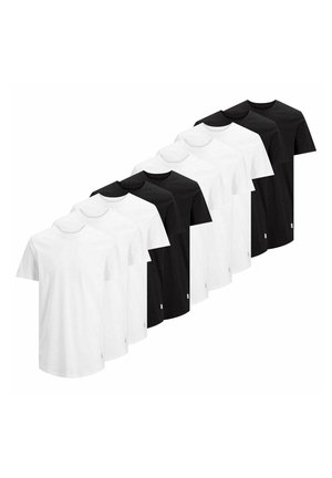 Zehn schlichte T-Shirts mit Rundhalsausschnitt in Weiß und Schwarz, abwechselnd nach Farbe in einer diagonalen Reihe angeordnet.