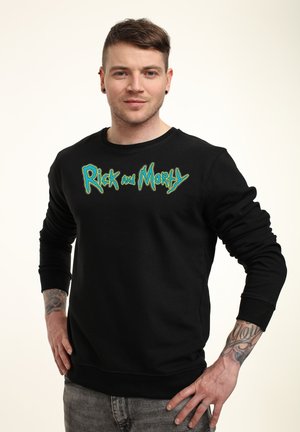 Sort sweatshirt med "Rick and Morty" grafiklogo i grøn og blå. Blødt stof, lange ærmer og ribbede manchetter og kant.