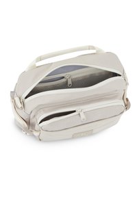 Borsa sintetica beige con più scomparti con zip, tasche in rete e maniglia per il trasporto. Presenta un'etichetta con il logo sul lato.