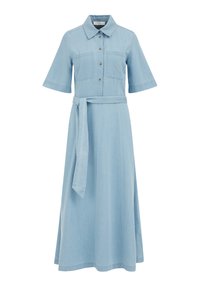 Svetlo modra denim oblekica s kratkimi rokavi, gumbi na sprednji strani, dvema prsnikoma, in usklajenim pasom, z dolgim A-linijskim siluetom.