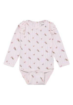 Body de bebé de manga larga en tejido acanalado suave de color rosa pálido con un patrón floral, detalles fruncidos en los hombros y cierre de broches en la parte inferior.