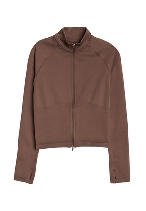 Hnědá krátká bunda s dlouhým rukávem, plným předním zipem, vysokým límcem a průstřihy na palce na manžetách, rozložená na bílém pozadí.