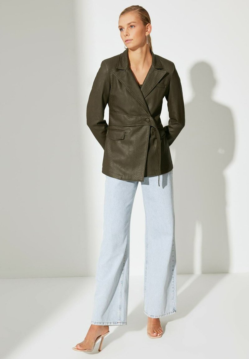 Damen Leichte Jacken | Trendyol Kunstlederjacke green/grün - GO42731 Damen Leichte Jacken | Trendyol Kunstlederjacke green/grün - GO42731
