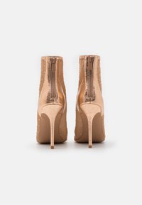 Even&Odd Ankelboots med høye hæler - gold