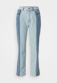 Denim hlače z visokim pasom, ki imajo svetlo in temno modro barvno blokiranje, pet žepov in ravno krojenice.