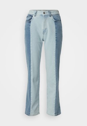 Denim jeans med høy midje, i et lys og mørk blått fargeblokk mønster, fem lommer og rett ben design.