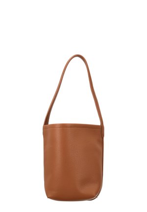 Brun læder bucket-taske med en enkelt skulderstrop, glat tekstur og enkelt, ubemærket design mod en hvid baggrund.