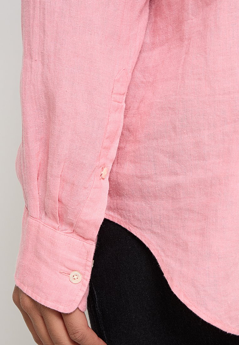 RELAXED FIT