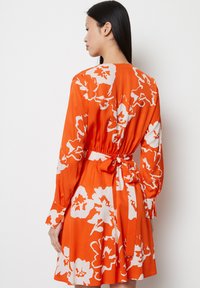 Marc O'Polo WRAP STYLE BELTED  - Freizeitkleid - multi