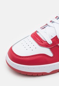 Puma GAME UNISEX - Tenisice - white/club red/alpine snow