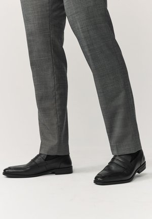 Next, REGULAR FIT - EMBOSSED LOAFERS - Paelteta kingad - black