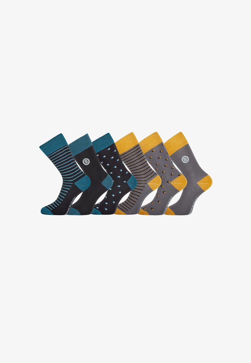 Six paires de chaussettes mi-mollet en teal, noir et gris avec des accents jaunes, présentant des rayures, de petits motifs et des logos à la cheville.