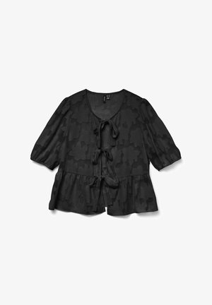 Blouse noire en tissu transparent avec un motif floral texturé, dotée d'un col rond, de manches trois-quarts et d'un détail de lien à l'avant.