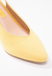 Dorothy Perkins Klasické lodičky - yellow