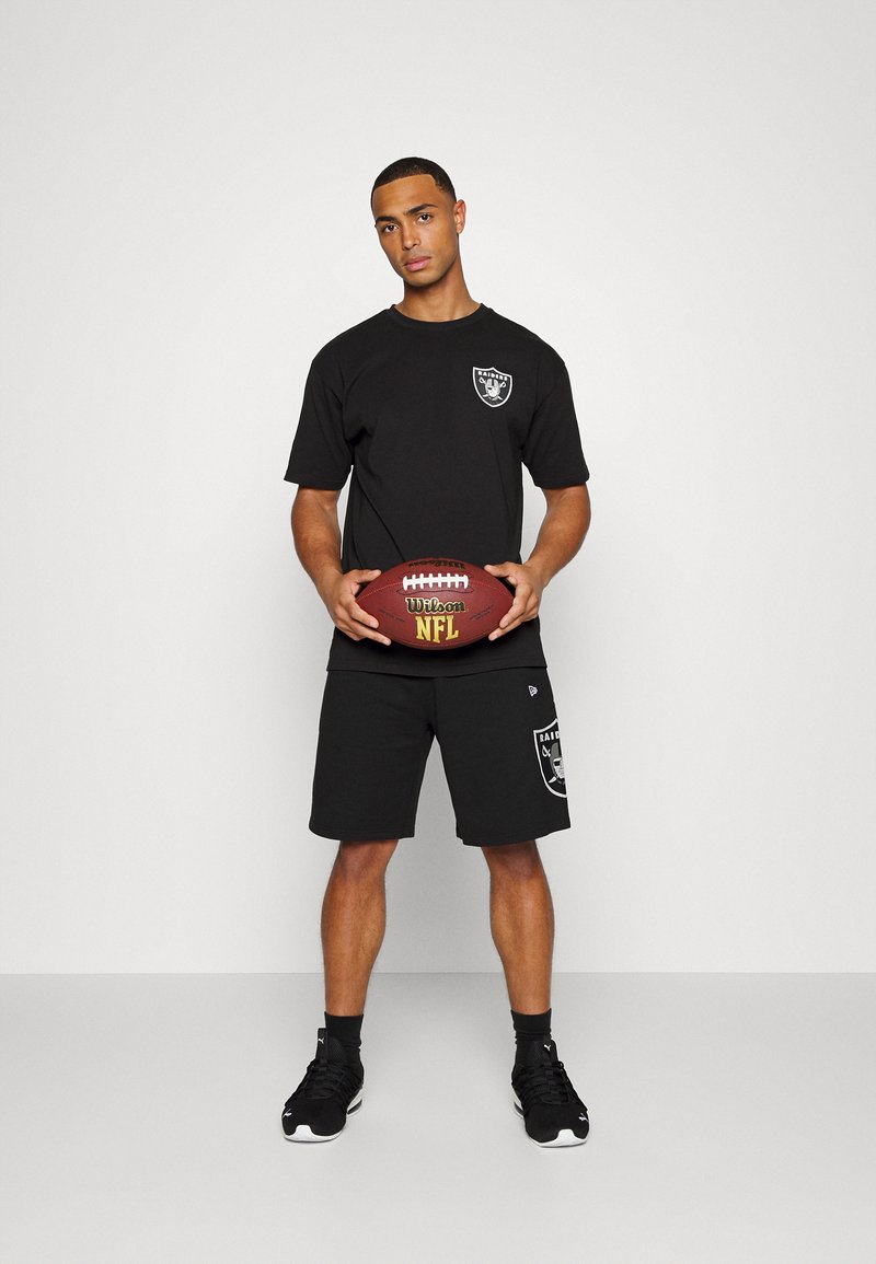 Herren Chino Shorts | New Era NFL LAS VEGAS RAIDERS WASHED PACK TEAM LOGO kurze Sporthose black/schwarz - XL07181 Herren Chino Shorts | New Era NFL LAS VEGAS RAIDERS WASHED PACK TEAM LOGO kurze Sporthose black/schwarz - XL07181
