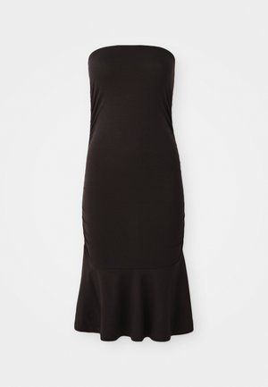 Vestido negro sin mangas hecho de tela elástica, con un corsé ajustado y un dobladillo acampanado, con detalles fruncidos en los laterales para añadir textura.