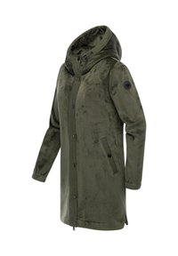 Giacca lunga verde oliva con una finitura morbida e strutturata, cappuccio e bottoni a pressione. Presenta tasche laterali e un'etichetta con logo sulla manica.