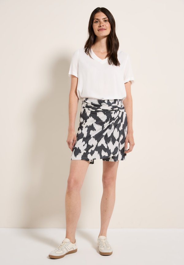 WICKELOPTIK - Shorts - grau