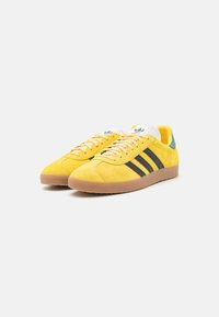 adidas Originals GAZELLE REKIVE UNISEX - Αθλητικά παπούτσια - spring yellow/core black