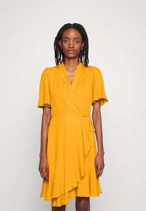 YAS YASEGGIE WRAP DRESS - Jurk - flame orange