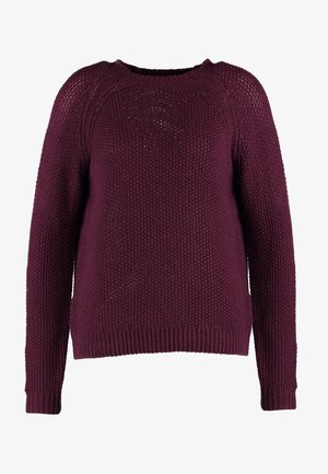 Pull en tricot bordeaux présentant un motif texturé, un col rond et des manches longues avec poignets et ourlet côtelés.