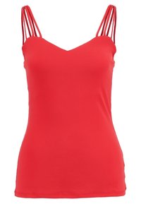 Top rojo sin mangas con escote en V y tirantes delgados entrelazados. Hecho de una tela suave, tiene una forma ajustada y detalles de costura mínimos.