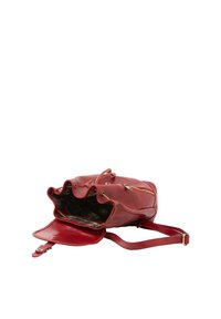 Borsa a mano in pelle rossa con apertura a coulisse, fodera interna a fantasia e tracolla regolabile. Presenta una tasca con cerniera.