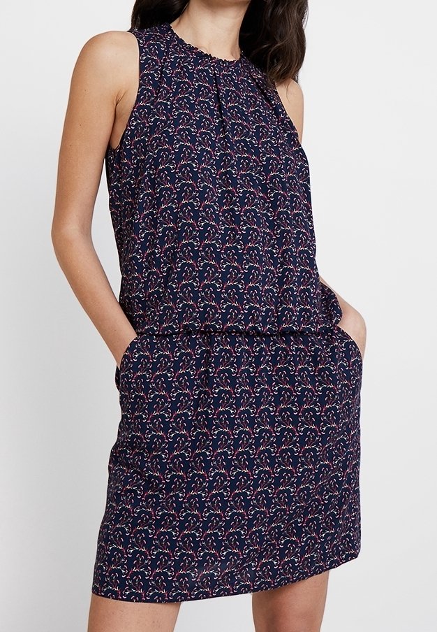 Ärmelloses navy blaues Kleid mit einem floralem Muster in Pink und Weiß. Verfügt über einen gefältelten Ausschnitt und Taschen im Rock. Weicher, leichter Stoff.