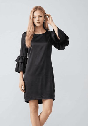 Outfitters Nation, VESTIDO SATINADO CON VOLANTES Y MANGA LARGA - Vestido informal - black