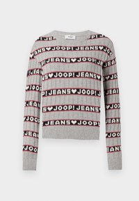 Maglione grigio a maglia con polsini e orlo a coste. Presenta un motivo ripetuto di "JOOP! JEANS" in nero, rosso e bianco su tutta la superficie.