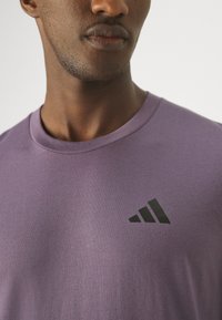 adidas Performance TR-ES FR T - T-skjorte til trening - shadow violet/black