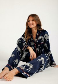 Chelsea Peers ZEBRA PRINT REVERE SET - Pyjama set - navy
