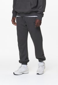 Pegador LOGO JOGGER - Træningsbukser - washed volcano grey