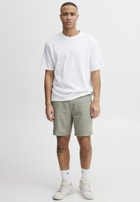 Solid SDAURELIUS LINEN MIX - Short - vetiver