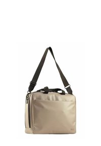 Bolso mensajero sintético beige con forma estructurada. Cuenta con dos asas superiores y un asa de hombro desmontable. Incluye un bolsillo frontal con cremallera.