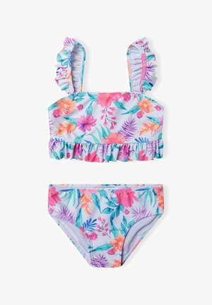 Kwiatowy zestaw bikini na jasnofioletowym tle. Górna część ma falbany na ramiączkach i ozdobne wykończenie. Dolna część ma podobny wzór kwiatowy i elastyczny pas.