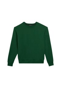 Sudadera verde con cuello redondo, mangas largas y puños de canalé. Presenta una marca tonal en la manga izquierda y una textura suave.