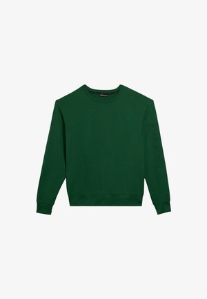 Sudadera verde con cuello redondo, mangas largas y puños de canalé. Presenta una marca tonal en la manga izquierda y una textura suave.
