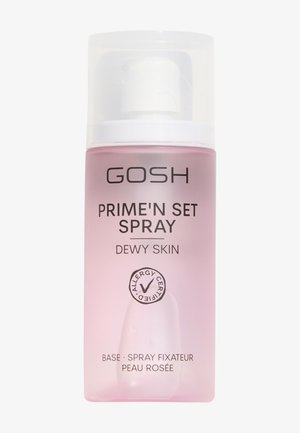 Le spray GOSH Prime'n Set dans un flacon transparent avec une teinte rose, présente un bouchon-pompe blanc et une étiquette de certification d'allergie.